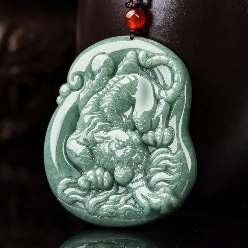 卧虎吊坠